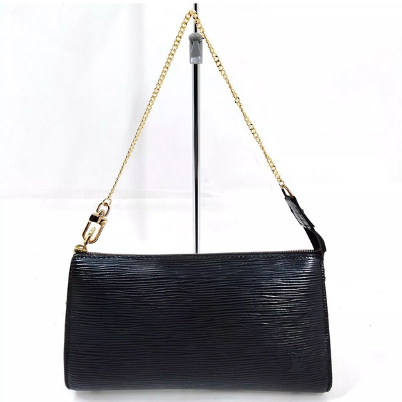 EUC Louis Vuitton LV Pochette Accessory Pouch Handbag with COA, box and dust bag - Picture 4 of 13